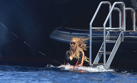 The moment Mariah Carey almost capsizes | mcarchives.com