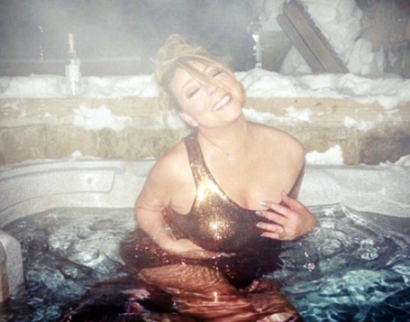 Mariah Carey soaks in hot tub | mcarchives.com