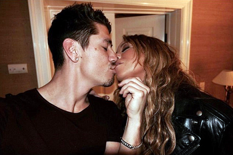 Mariah courts attention with provocative kissing picture | mcarchives.com