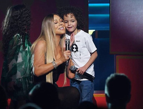 Mariah Carey shares sweet snap of her twins onstage | mcarchives.com