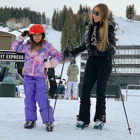 Mariah Carey goes skiing in Aspen ahead of Christmas | mcarchives.com