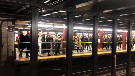 An entire New York subway breaks into Mariah singalong | mcarchives.com