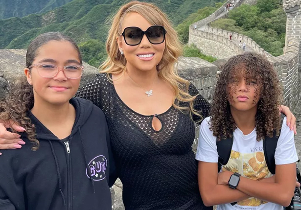 Mariah Carey visiting the Great Wall of China | mcarchives.com