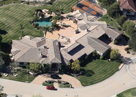 Mariah and James's new sprawling LA mansion | mcarchives.com